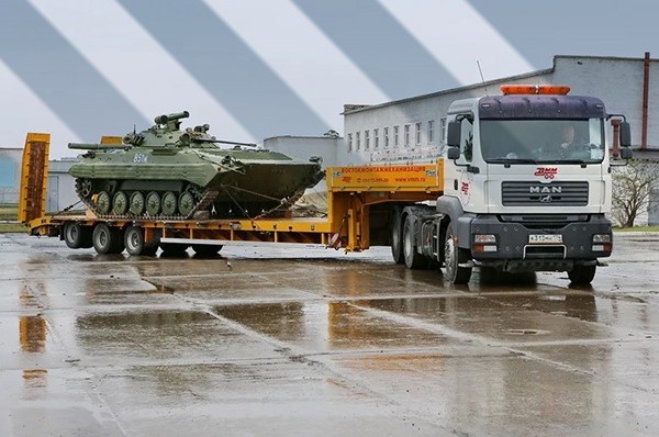 Техника м. Военные тралы для перевозки. Перевозка военной техники на трале. Тралл грузовой для перевозки военной техники. Трал Поисковая техника.